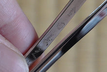Charger l'image dans la galerie, DK001 Pince à épiler à sourcils forgée à la main 90mm Kurata Seisakujo