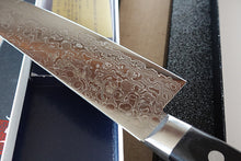 Charger l'image dans la galerie, CA007 - Couteau Japonais Santoku damas 33 couches Sakai Takayuki - Lame de 17cm en acier AUS10