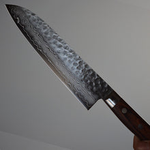 Charger l'image dans la galerie, CT101 - Couteau Japonais Santoku damas 17 couches martellé Kaneatsu - Lame de 18.5cm en acier Vg10